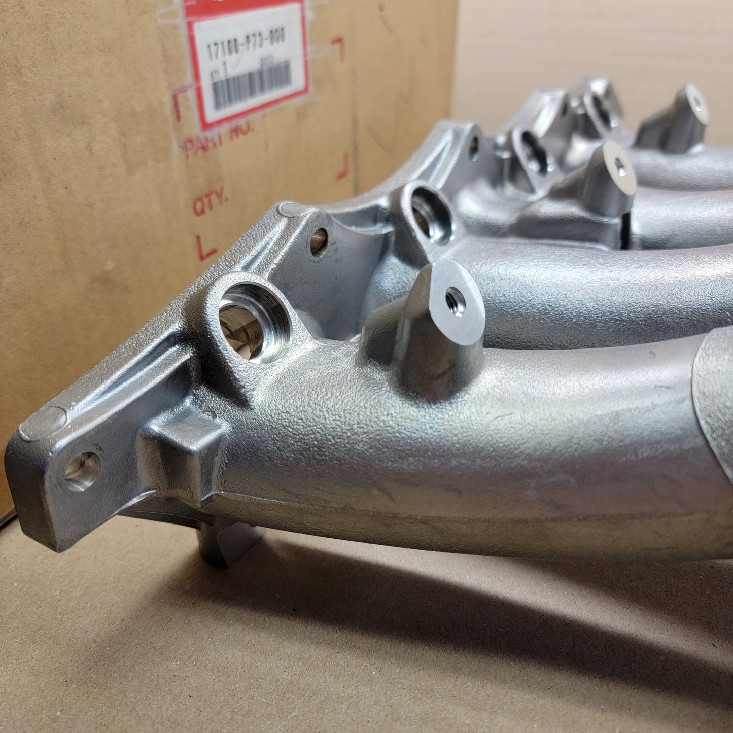 NOS JDM Integra Civic Type R manifold 17100-P73-000